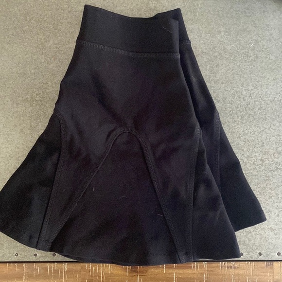 Black mini skirt - Picture 2 of 4